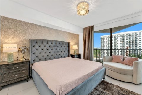 Condo in Doral, Florida, 2 bedrooms  № 1881995 - photo 7
