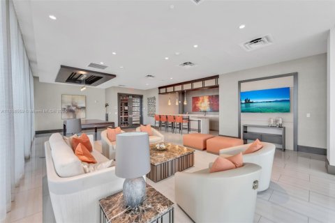 Condo in Doral, Florida, 2 bedrooms  № 1881995 - photo 12
