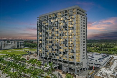 Condo in Doral, Florida, 2 bedrooms  № 1881995 - photo 21