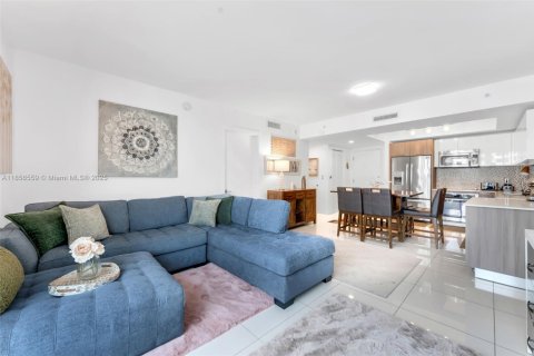 Condo in Doral, Florida, 2 bedrooms  № 1881995 - photo 6