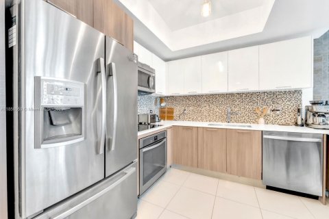 Condo in Doral, Florida, 2 bedrooms  № 1881995 - photo 4