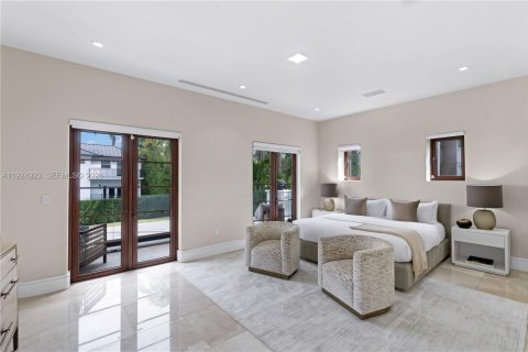 House in Miami Beach, Florida 8 bedrooms, 844.85 sq.m. № 1999088 - photo 21