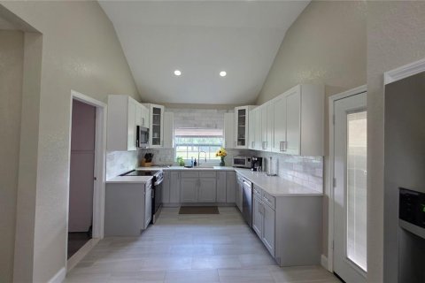 House in Dade City, Florida 4 bedrooms, 161.65 sq.m. № 1767275 - photo 18
