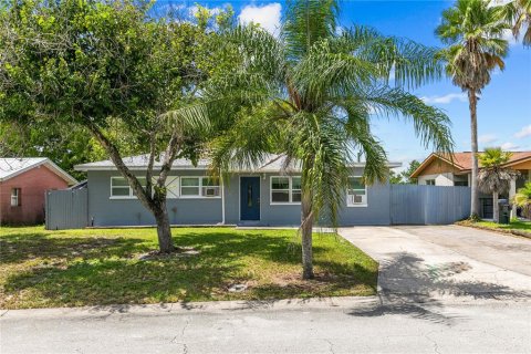 Casa en Titusville, Florida 4 dormitorios, 75.81 m2 № 2347762