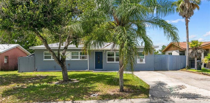House in Titusville, Florida 4 bedrooms, 75.81 sq.m. № 2347762