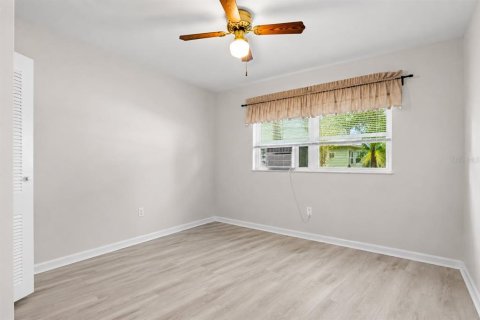 House in Titusville, Florida 4 bedrooms, 75.81 sq.m. № 2347762 - photo 8