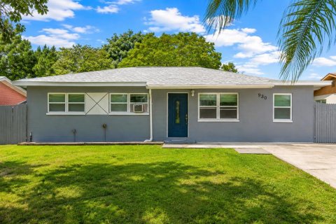 House in Titusville, Florida 4 bedrooms, 75.81 sq.m. № 2347762 - photo 2