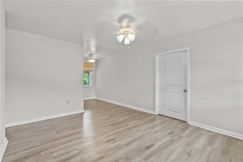 House in Titusville, Florida 4 bedrooms, 75.81 sq.m. № 2347762 - photo 7