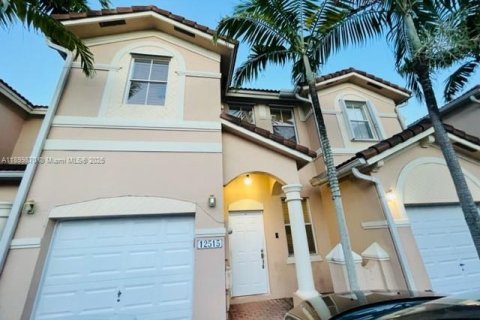 Townhouse in Miami, Florida 4 bedrooms, 166.57 sq.m. № 1952616 - photo 1