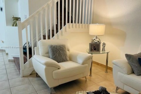 Townhouse in Miami, Florida 4 bedrooms, 166.57 sq.m. № 1952616 - photo 3