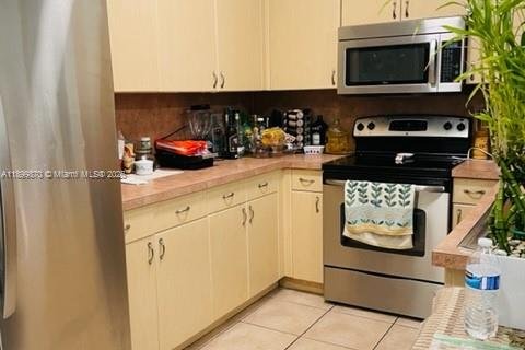 Townhouse in Miami, Florida 4 bedrooms, 166.57 sq.m. № 1952616 - photo 12