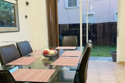 Townhouse in Miami, Florida 4 bedrooms, 166.57 sq.m. № 1952616 - photo 13