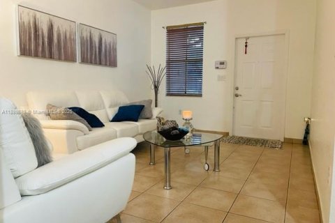 Townhouse in Miami, Florida 4 bedrooms, 166.57 sq.m. № 1952616 - photo 4