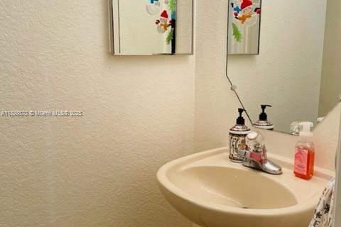 Townhouse in Miami, Florida 4 bedrooms, 166.57 sq.m. № 1952616 - photo 28