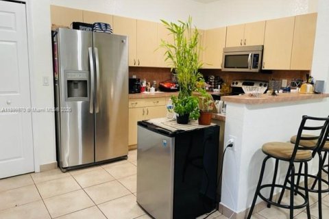 Townhouse in Miami, Florida 4 bedrooms, 166.57 sq.m. № 1952616 - photo 11