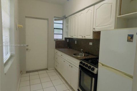 Снять в аренду виллу или дом в Майами-Бич, Флорида 1 спальня, 273.6м2, № 1964371 - фото 8