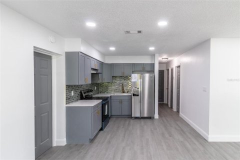 Casa en venta en Tampa, Florida, 4 dormitorios, 111.67 m2 № 1913127 - foto 17