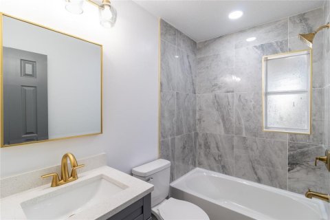 Casa en venta en Tampa, Florida, 4 dormitorios, 111.67 m2 № 1913127 - foto 22