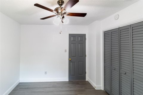 Casa en venta en Tampa, Florida, 4 dormitorios, 111.67 m2 № 1913127 - foto 19