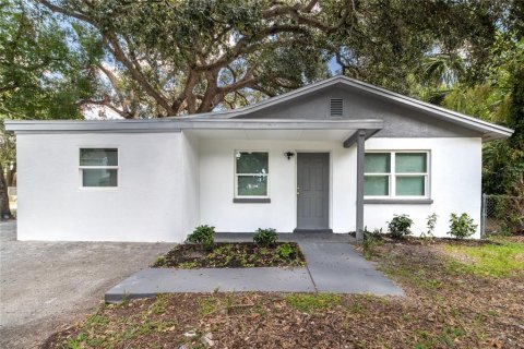 Casa en venta en Tampa, Florida, 4 dormitorios, 111.67 m2 № 1913127 - foto 1