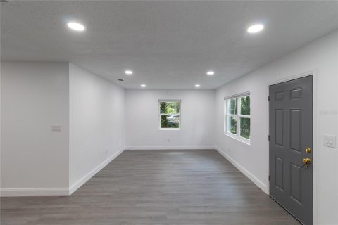 Casa en venta en Tampa, Florida, 4 dormitorios, 111.67 m2 № 1913127 - foto 10