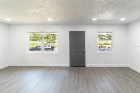 Casa en venta en Tampa, Florida, 4 dormitorios, 111.67 m2 № 1913127 - foto 8