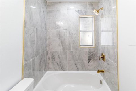 Casa en venta en Tampa, Florida, 4 dormitorios, 111.67 m2 № 1913127 - foto 21
