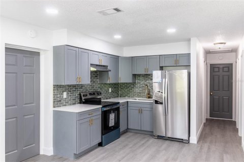 Casa en venta en Tampa, Florida, 4 dormitorios, 111.67 m2 № 1913127 - foto 14
