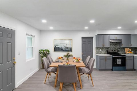 Casa en venta en Tampa, Florida, 4 dormitorios, 111.67 m2 № 1913127 - foto 18
