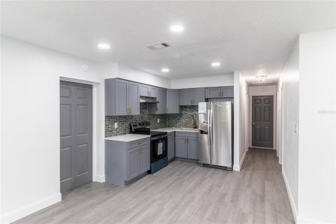 Casa en venta en Tampa, Florida, 4 dormitorios, 111.67 m2 № 1913127 - foto 13