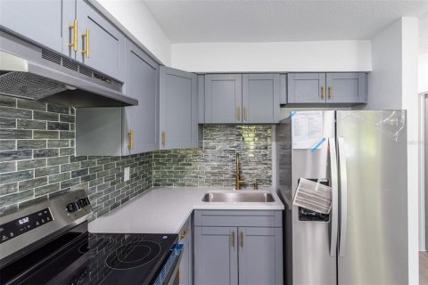 Casa en venta en Tampa, Florida, 4 dormitorios, 111.67 m2 № 1913127 - foto 15