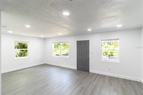 Casa en venta en Tampa, Florida, 4 dormitorios, 111.67 m2 № 1913127 - foto 11