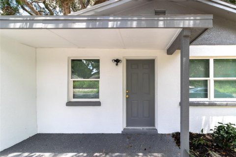 Casa en venta en Tampa, Florida, 4 dormitorios, 111.67 m2 № 1913127 - foto 3