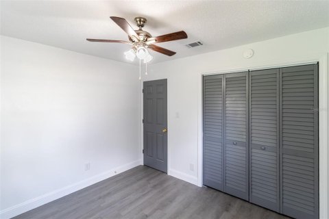 Casa en venta en Tampa, Florida, 4 dormitorios, 111.67 m2 № 1913127 - foto 29