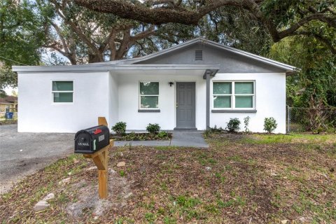 Casa en venta en Tampa, Florida, 4 dormitorios, 111.67 m2 № 1913127 - foto 2