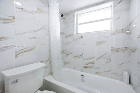 Condo in Lauderdale Lakes, Florida, 2 bedrooms № 2036086 - photo 16