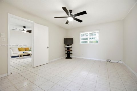 Condo in Lauderdale Lakes, Florida, 2 bedrooms № 2036086 - photo 18