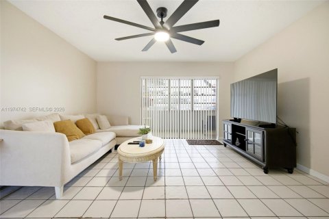 Condo in Lauderdale Lakes, Florida, 2 bedrooms № 2036086 - photo 7