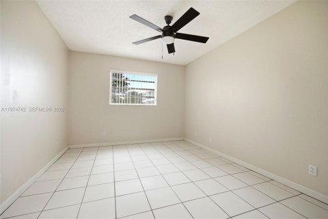 Condo in Lauderdale Lakes, Florida, 2 bedrooms № 2036086 - photo 20