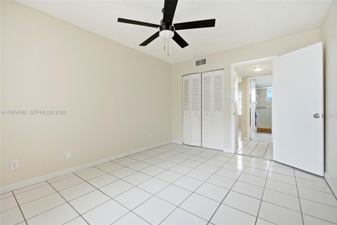 Condo in Lauderdale Lakes, Florida, 2 bedrooms № 2036086 - photo 21