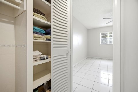 Condo in Lauderdale Lakes, Florida, 2 bedrooms № 2036086 - photo 22