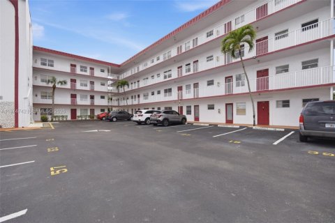 Condo in Lauderdale Lakes, Florida, 2 bedrooms  № 2036086