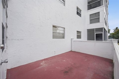 Condo in Lauderdale Lakes, Florida, 2 bedrooms № 2036086 - photo 27