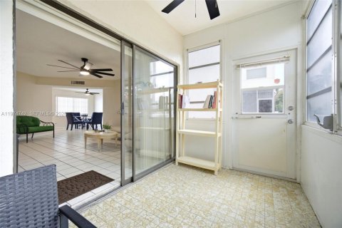 Condo in Lauderdale Lakes, Florida, 2 bedrooms № 2036086 - photo 24