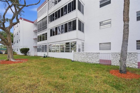 Condo in Lauderdale Lakes, Florida, 2 bedrooms № 2036086 - photo 25