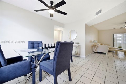 Condo in Lauderdale Lakes, Florida, 2 bedrooms № 2036086 - photo 4