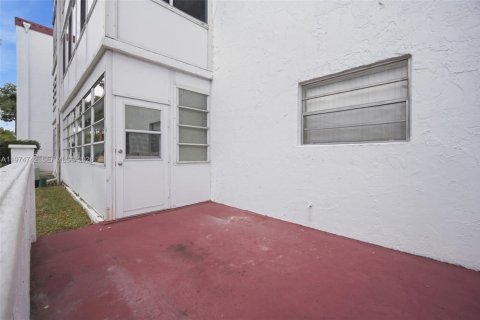 Condo in Lauderdale Lakes, Florida, 2 bedrooms № 2036086 - photo 26