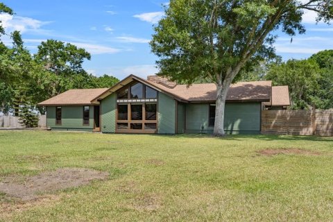 House in Winter Haven, Florida 4 bedrooms, 299.61 sq.m. № 1677552 - photo 2