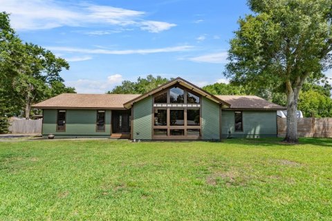 House in Winter Haven, Florida 4 bedrooms, 299.61 sq.m. № 1677552 - photo 1