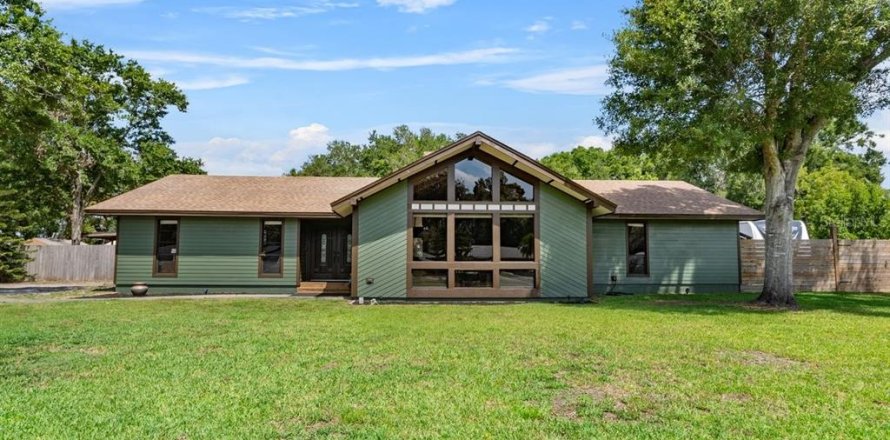 House in Winter Haven, Florida 4 bedrooms, 299.61 sq.m. № 1677552